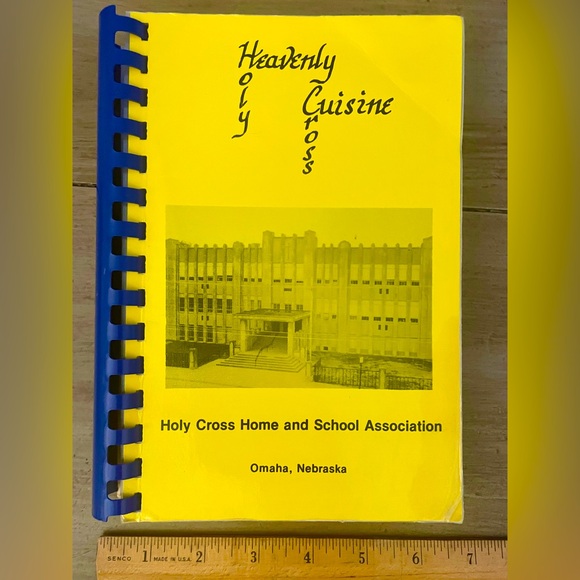 Vintage Church Cookbook 1984 Holy Cross Home School Association Omaha Nebraska - Picture 1 of 8